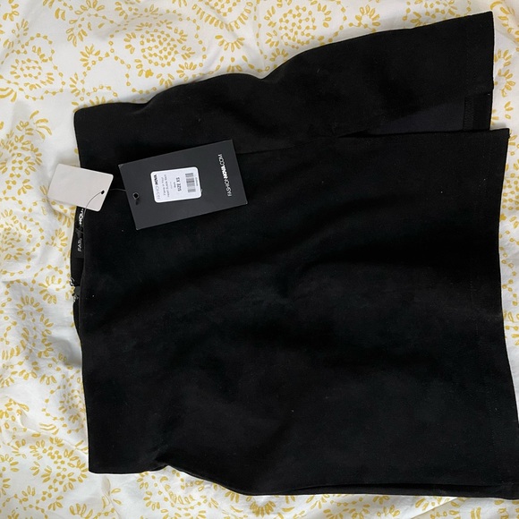 Fashion nova suede black skirt - Picture 2 of 3